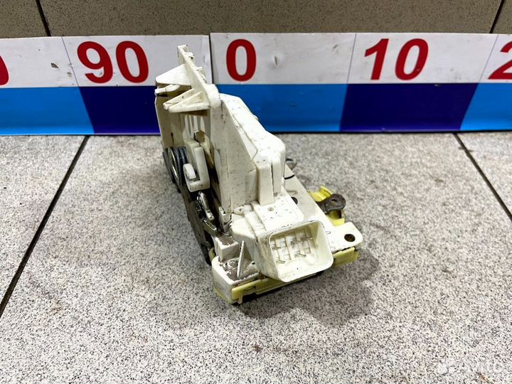 Замок двери передней левой Ford Focus I