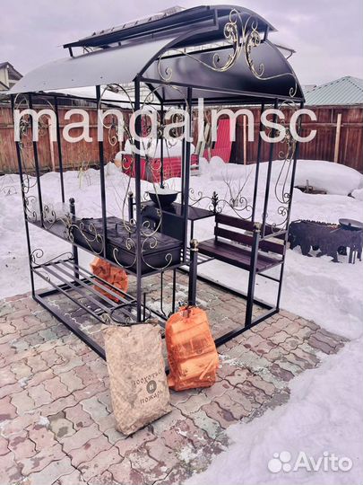 Мангал с крышей