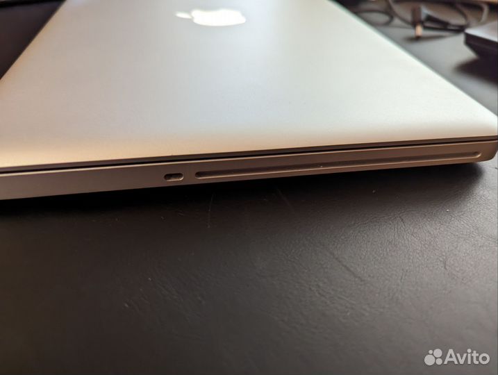 Apple MacBook Pro 2010 + зарядка на запчасти