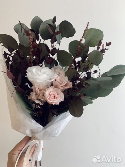 Букет из сухоцветов и стабилизированных цветов