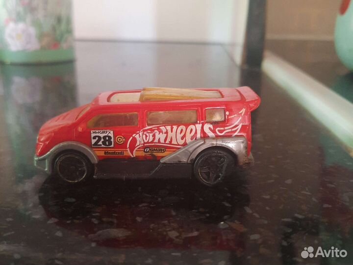 Машина Hotwheels