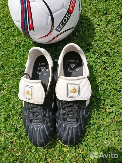 Футбольные бутсы adidas