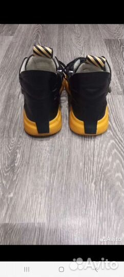 Крутые кроссовки