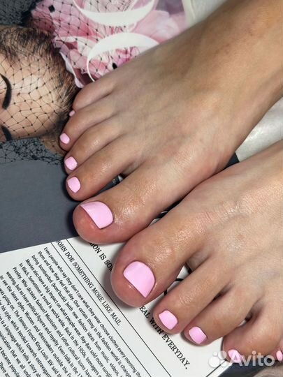 Маникюр педикюр в студии