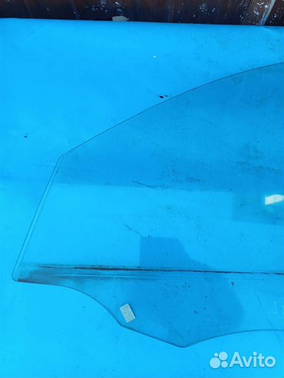 Стекло двери передней левой Kia Sorento XM (2009