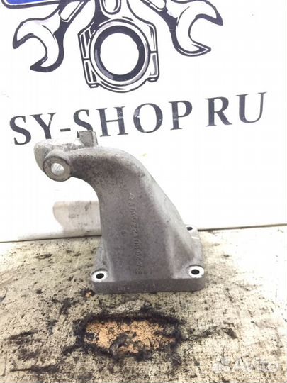 Кронштейн двигателя правый Ssangyong Rodius D27DT