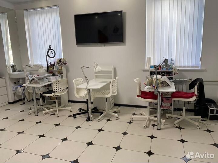 Аренда рабочего места, бровиста, маникюра