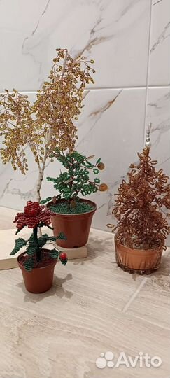 Деревья и цветок из бисера