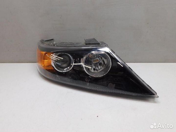 Фара правая Kia Sorento