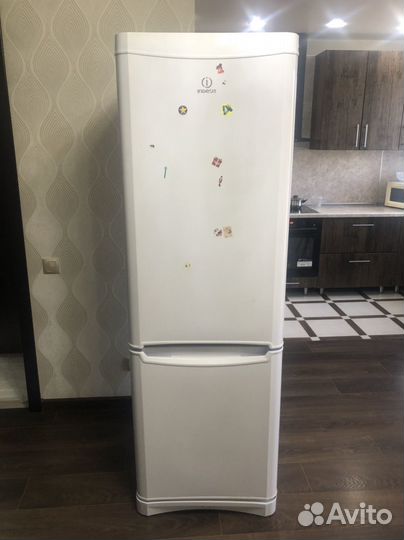 Холодильник Indesit
