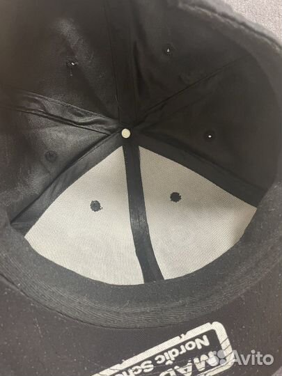 Бейсболка с прямым козырьком