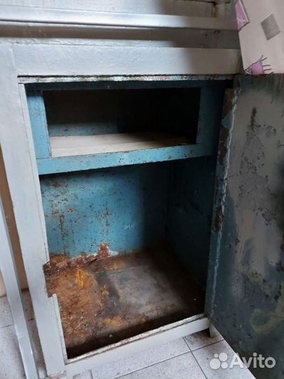 Железный сейф 2шт