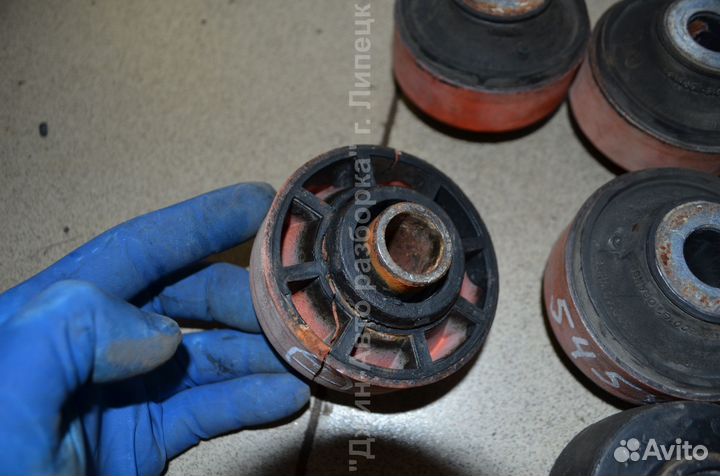 Подушки кузова Land Rover Discovery 3 KVF500161