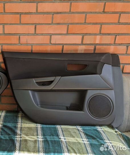 Обшивка двери mazda 3 bk