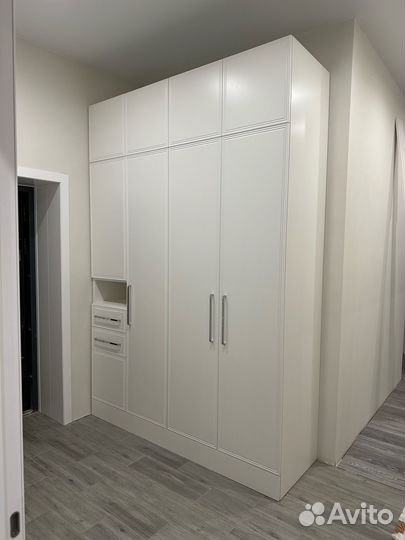 Шкаф белый