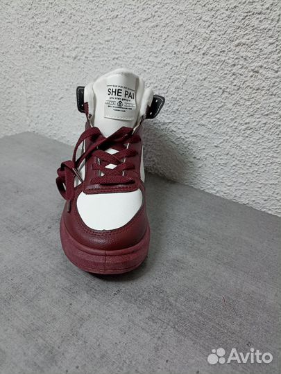 Кроссовки женские на осень