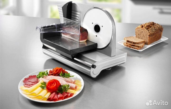 Нарезка продуктов на праздничный стол