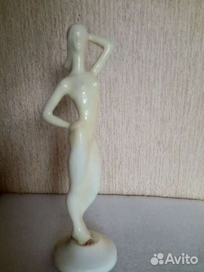 Статуэтка Обнаженная девушка