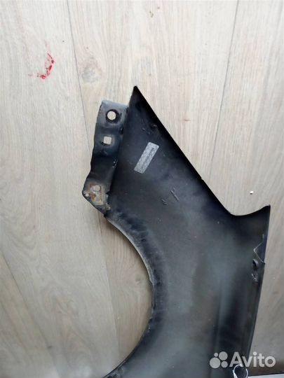 Крыло переднее правое 663211H010