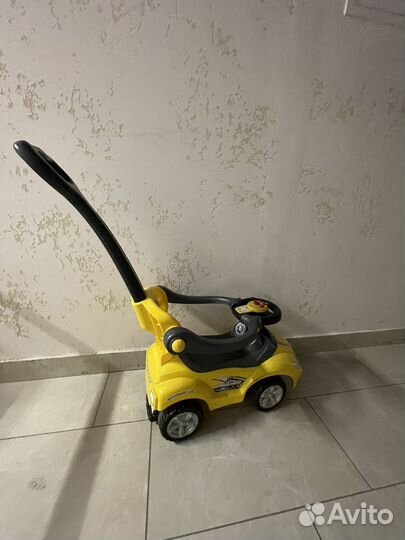 Машинка каталка толокар с ручкой