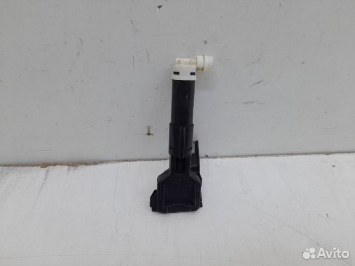 Форсунка омывателя передняя левая Toyota Land