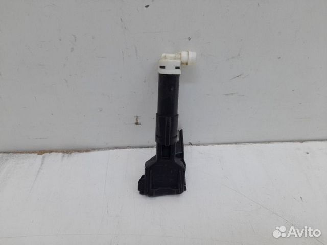 Форсунка омывателя передняя левая Toyota Land