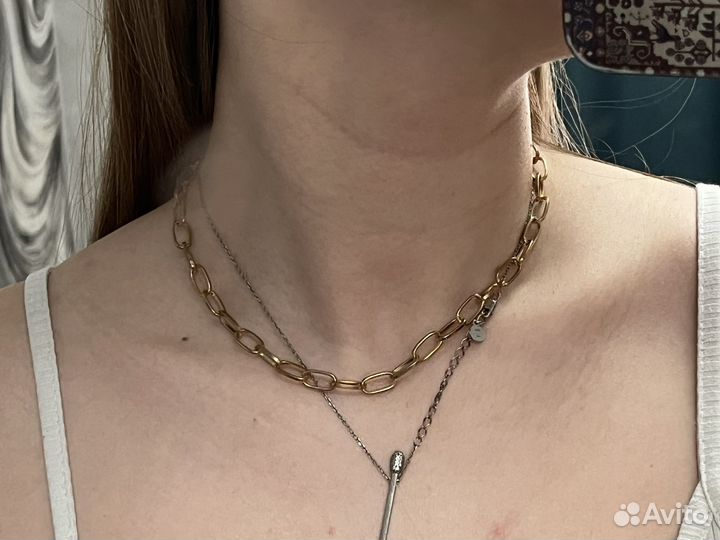 Цепочка золотистого цвета