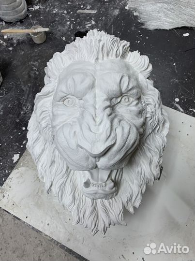 Скульптура льва настенная