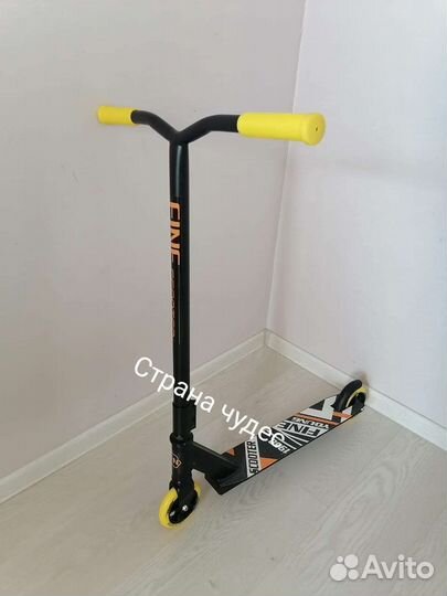 Новый трюковой самокат с цветными колесами