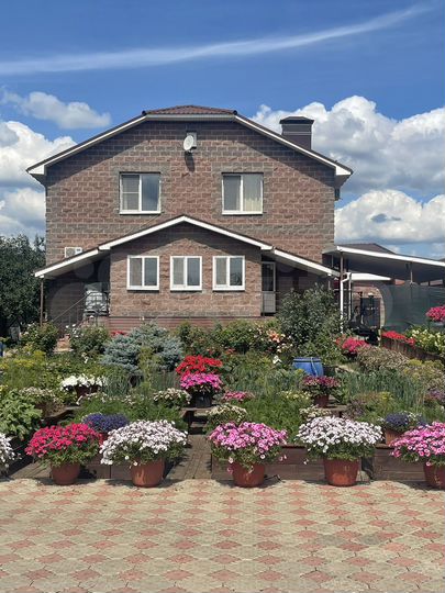 Дом 256 м² на участке 10,9 сот.