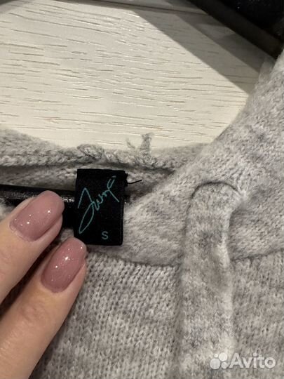 Свитер женский