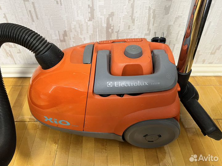 Пылесос мешковой Electrolux 1500 ватт