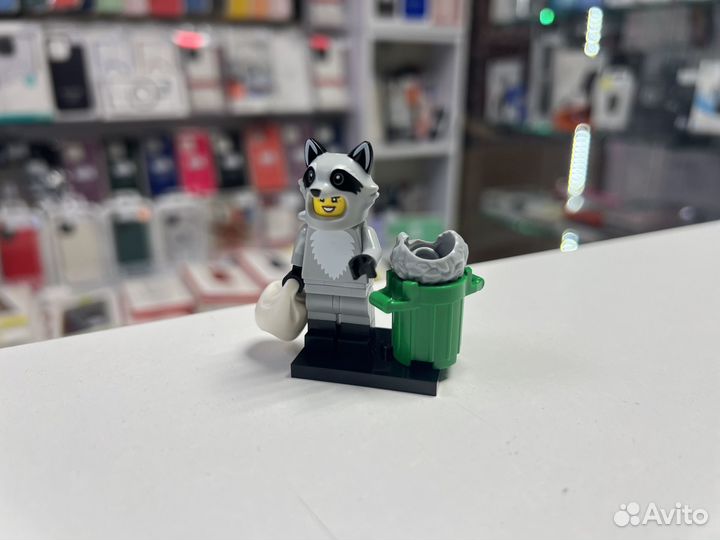 Lego минифигурка 22 серии Девочка в костюме енота