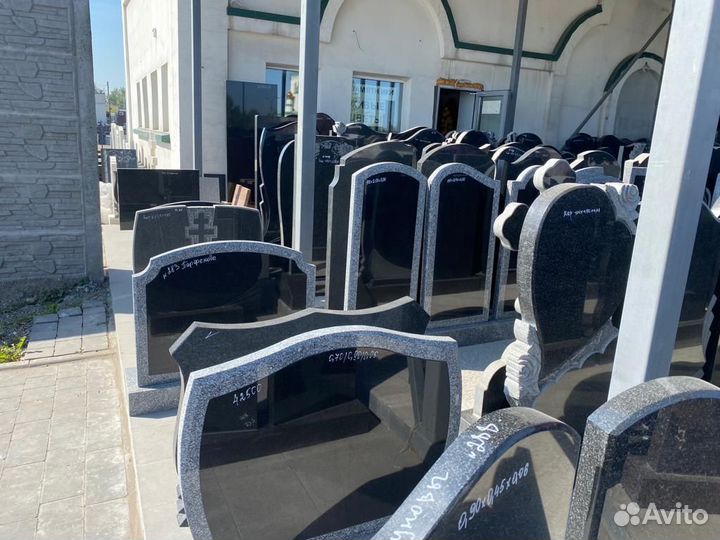 Памятники, оградки, портреты