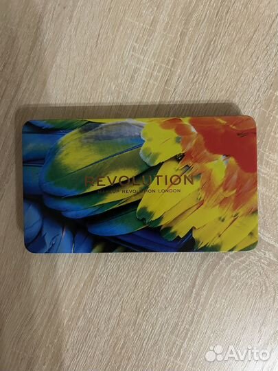 Палетка revolution, карандаш для губ