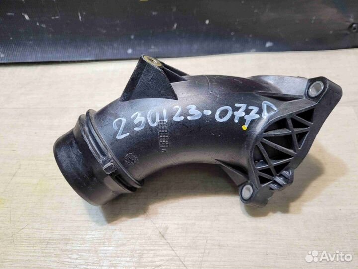 Фланец (тройник) системы охлаждения Mercedes-Benz