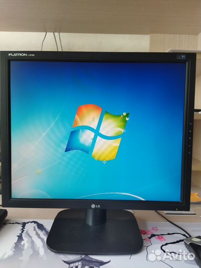 Монитор LG Flatron L1918S
