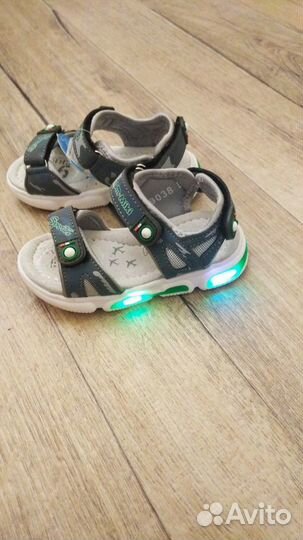 Новые светящиеся босоножки сандалии р 24