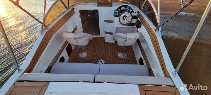 Прогулки на катере, катер на Волге