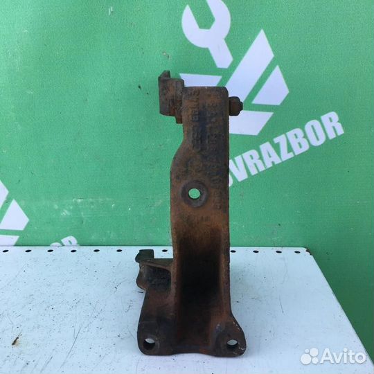 Кронштейн генератора Ауди 80 Б2