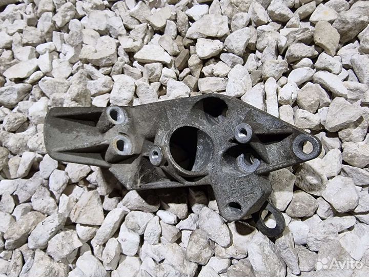 Кронштейн кпп Датсун