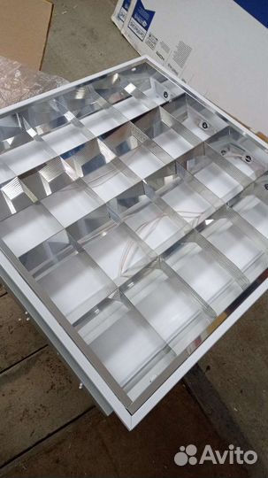 Светильник на потолок встраиваемый