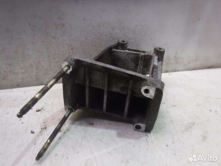 Кронштейн гидроусилителя Ford Explorer II