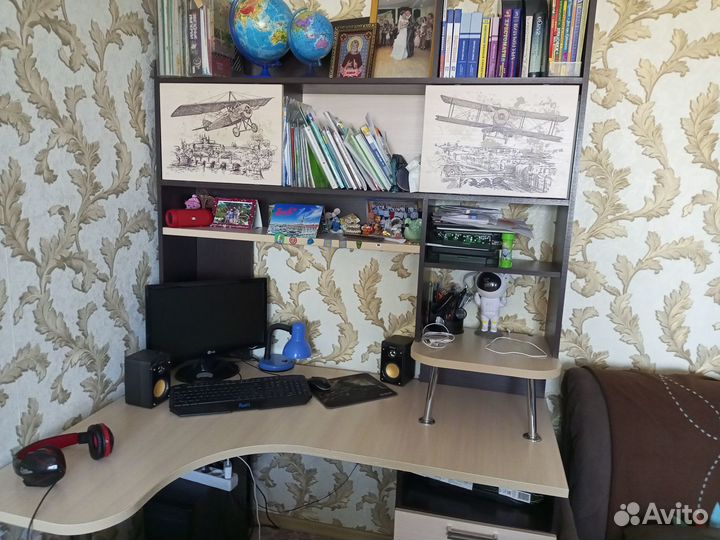 Продам школьный угловой стол