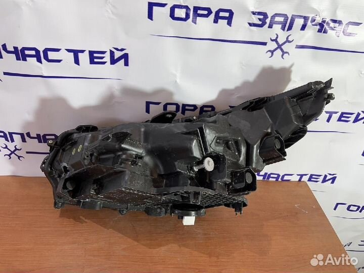 Фара правая Lexus NX200/NX200t/NX300/NX300h