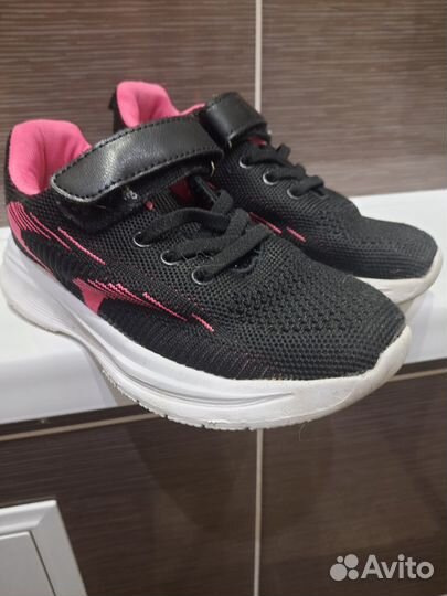 Ботинки весенние и кроссовки летние для девочки (р