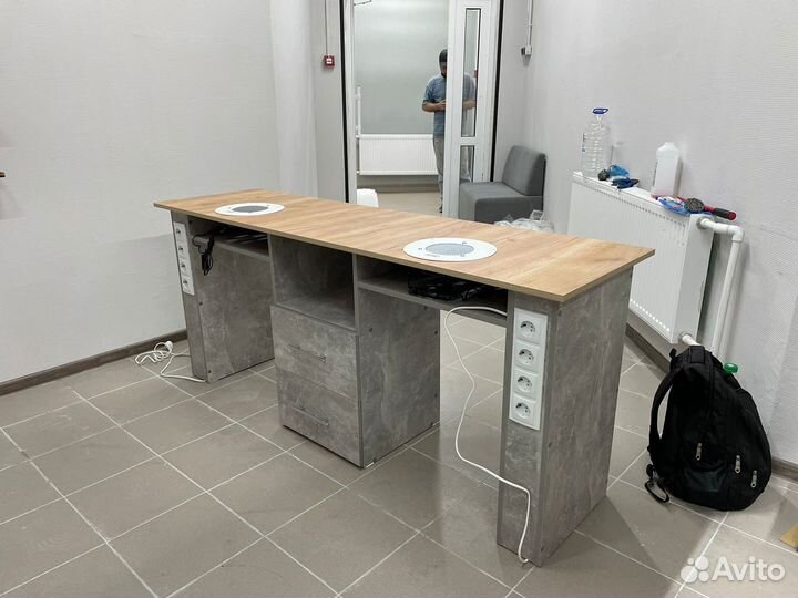 Маникюрный стол