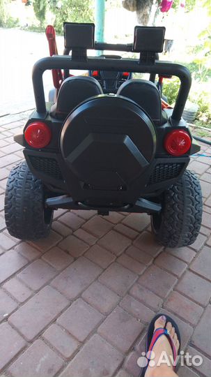 Детская машина на аккумуляторе с пультом