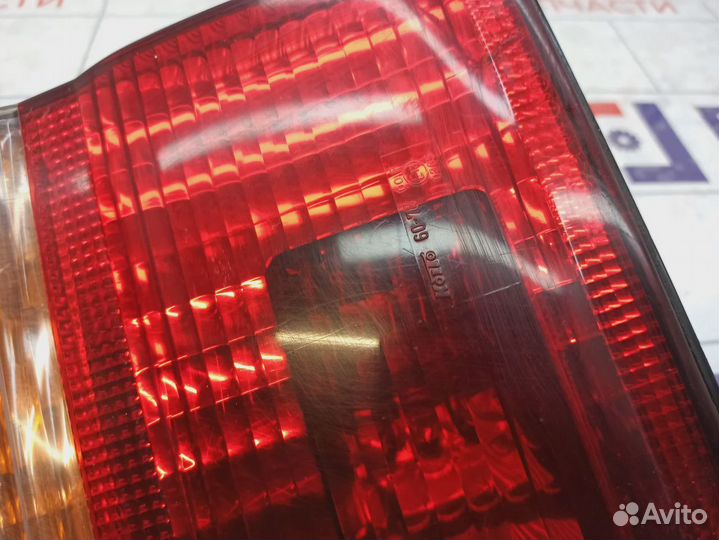 Фонарь задний внутренний правый Toyota Land Cruiser (J100) 81580-60030