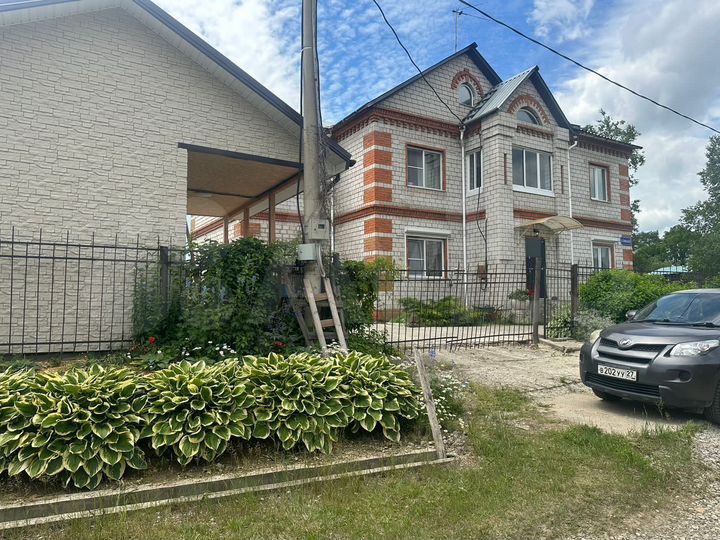 Коттедж 220 м² на участке 8 га